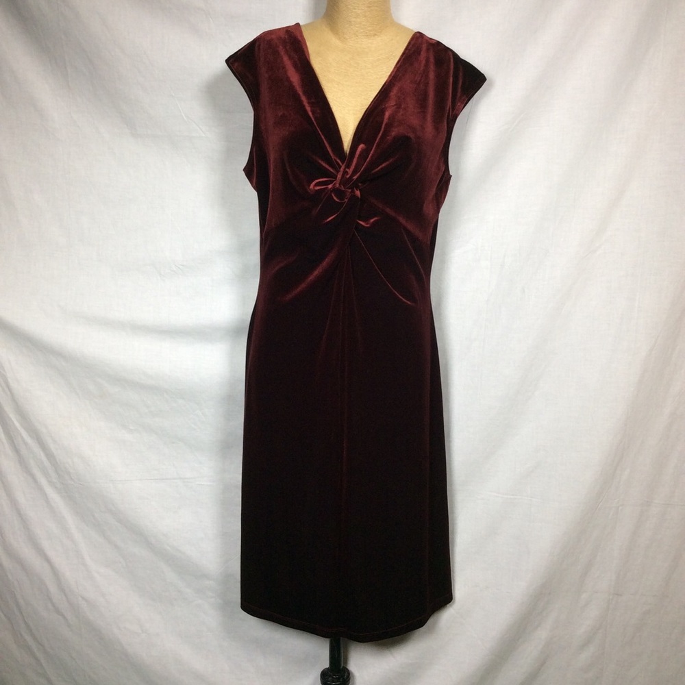 AGB Dress Women’s Burgundy Velvet V-neck Dress